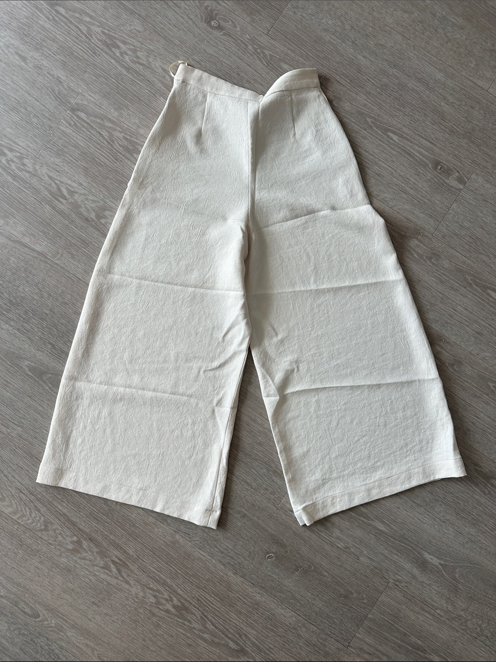 Aritzia Wilfred Wide Leg Culotte Pants - White. Size 00. Preowned